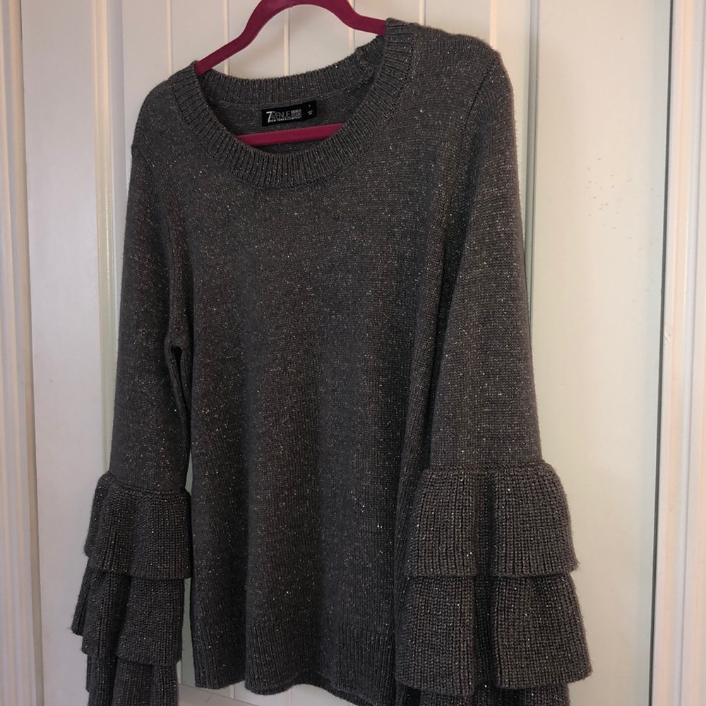 Cute bell sleeve sweater- like new!